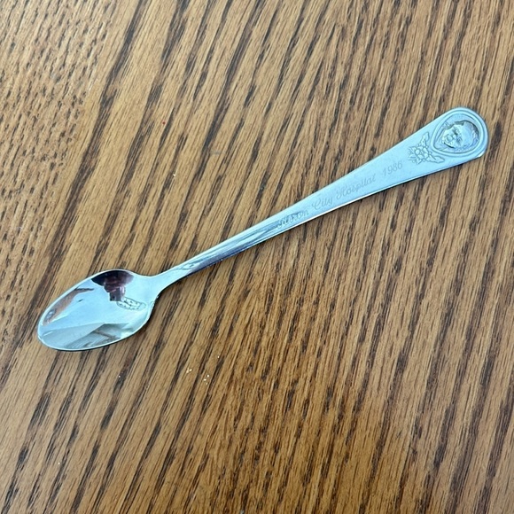 Baby spoon 1986 Akron City Hospital Akron Ohio Gerber Oneida - Picture 9 of 11
